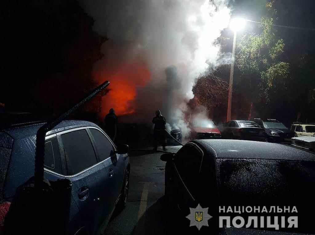 У Полтаві вночі підпалили три авто в одному районі