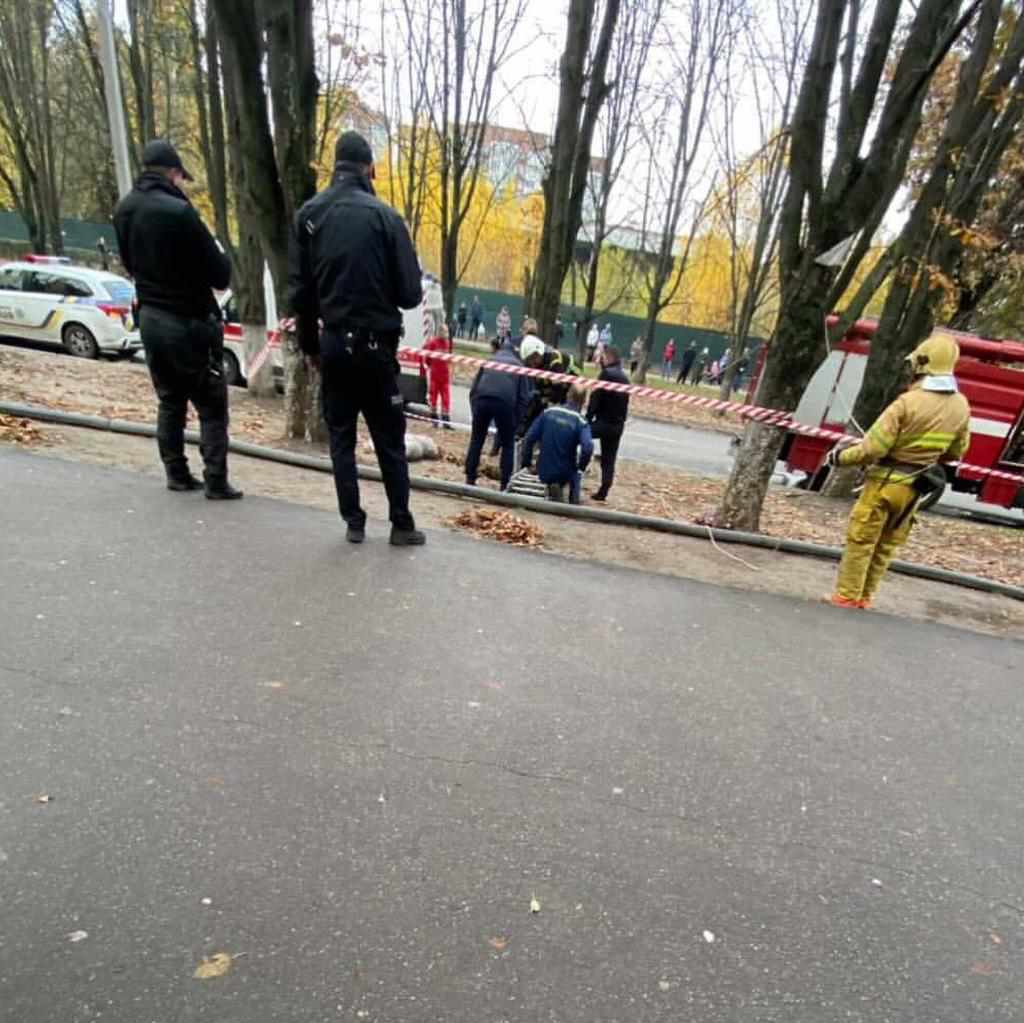 Жінка, яка загинула в проваллі у Полтаві, понад 20 років пропрацювала на комунальному підприємстві. ВІДЕО