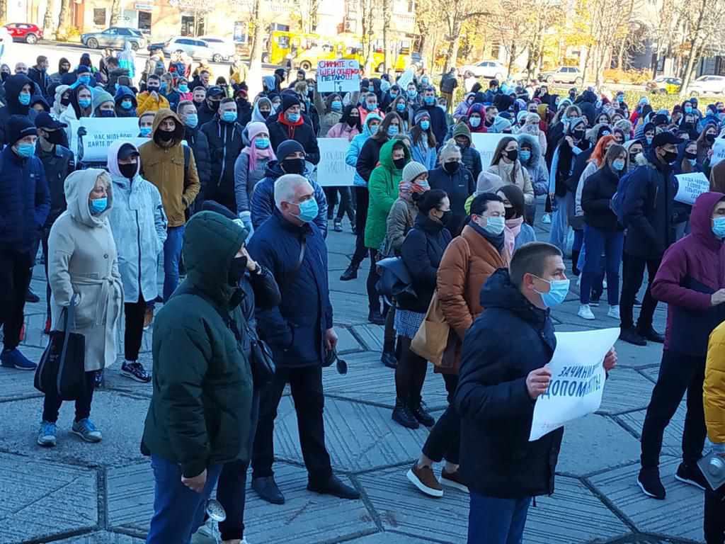 У Полтаві понад сотня рестораторів мітингували проти карантину вихідного дня. ФОТО, ВІДЕО