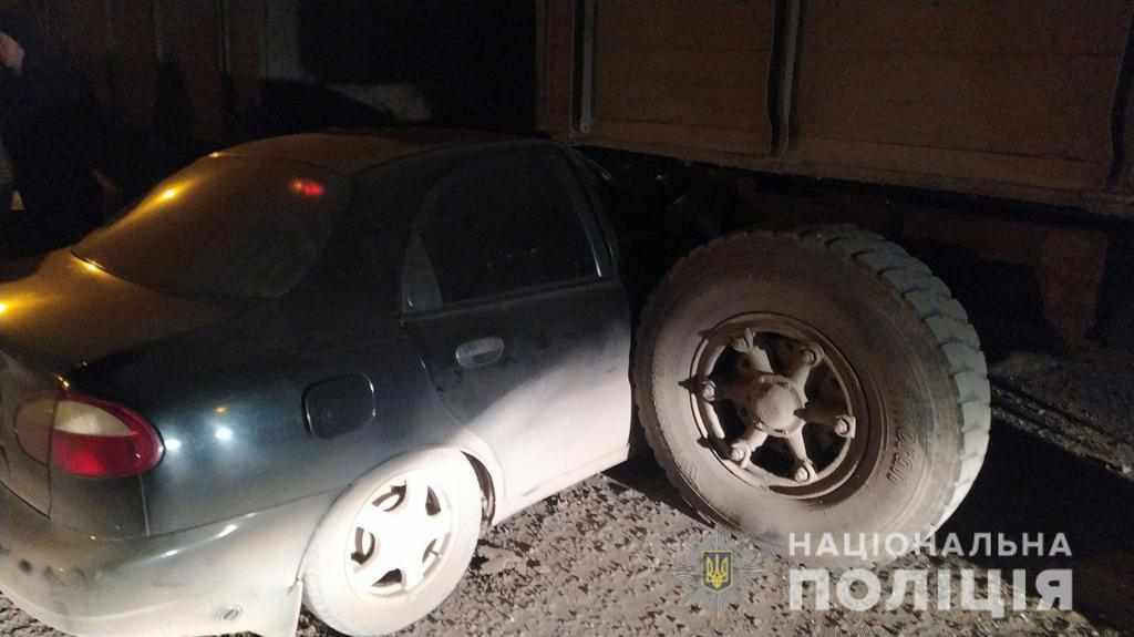 На Полтавщині водій напідпитку протаранив припарковану вантажівку 