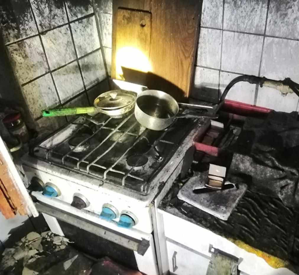 У Полтаві з палаючої квартири рятували жінку
