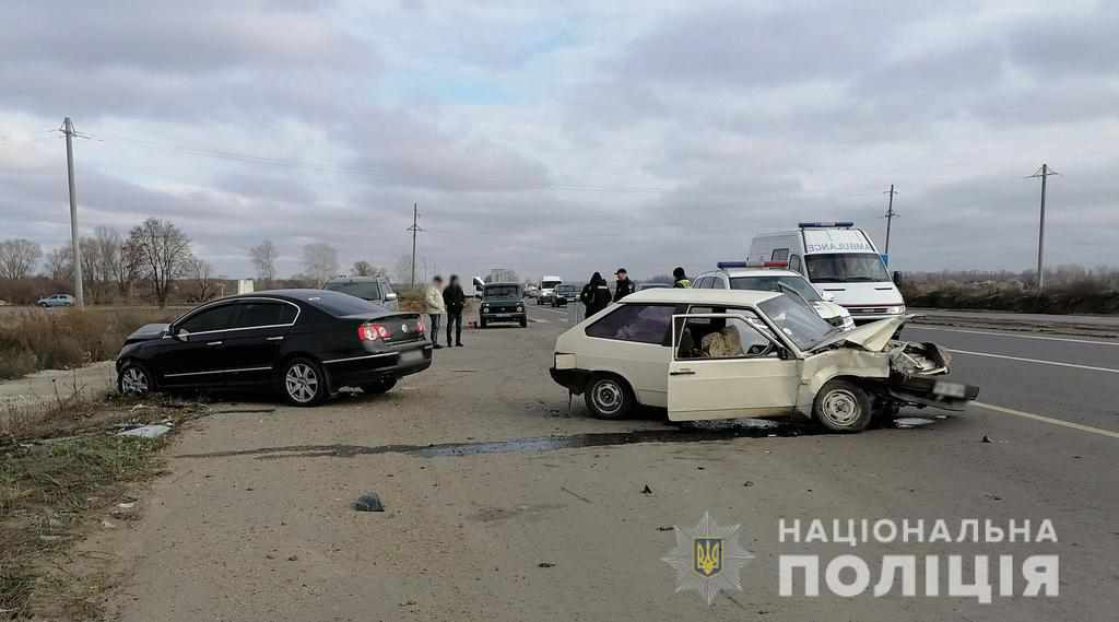 На автодорозі Київ-Харків зіткнулися два легковики: один з водіїв отримав травми