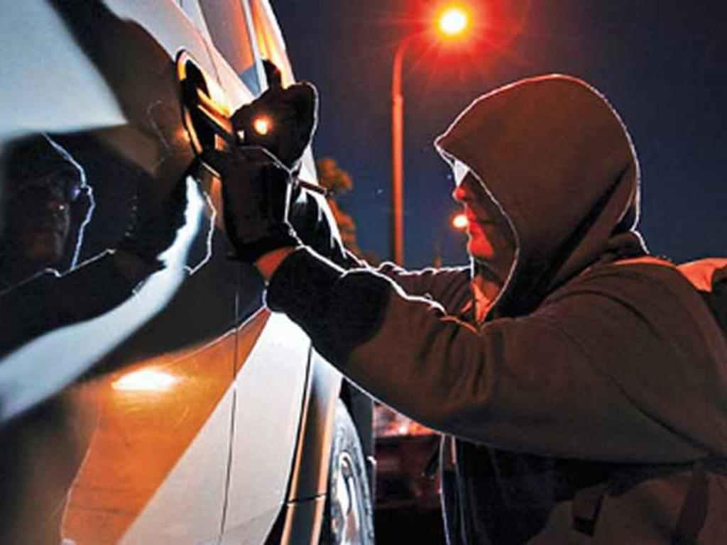 У Полтаві в чоловіка поцупили автівку