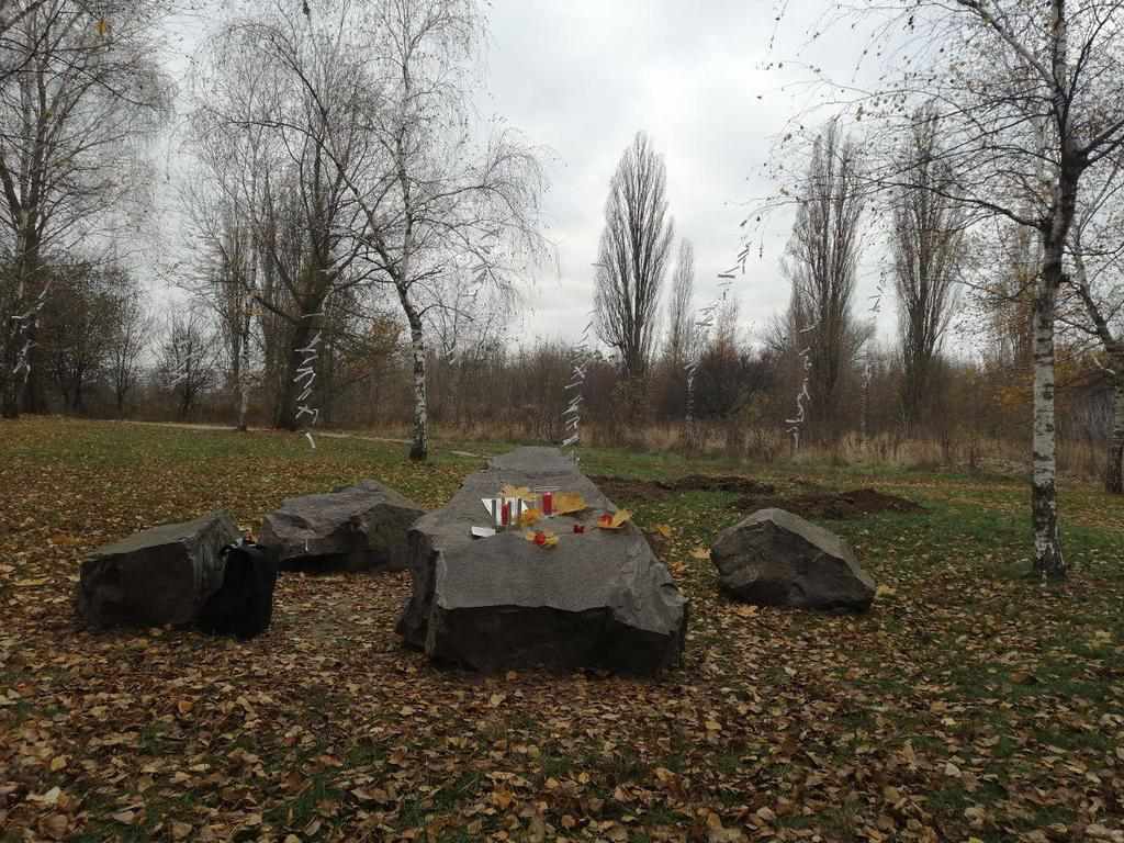 У Полтаві, на місці масового розстрілу мирного населення в роки війни, заклали меморіальний парк 