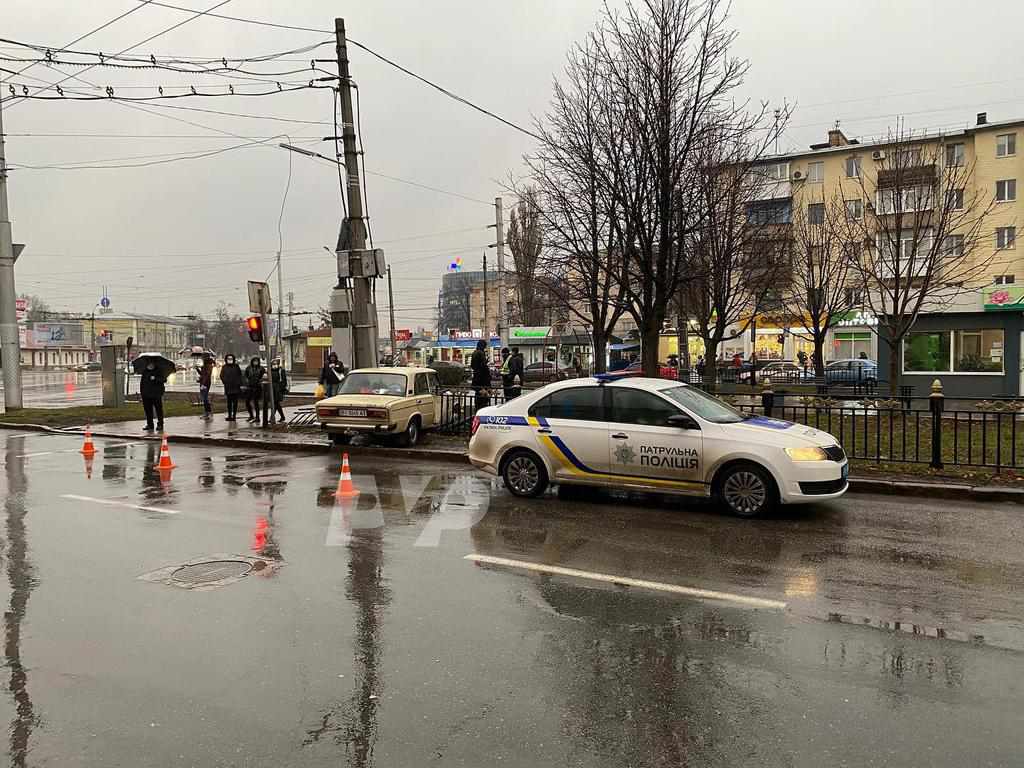 У Полтаві поблизу площі Зигіна легковик влетів у паркан. ОНОВЛЕНО