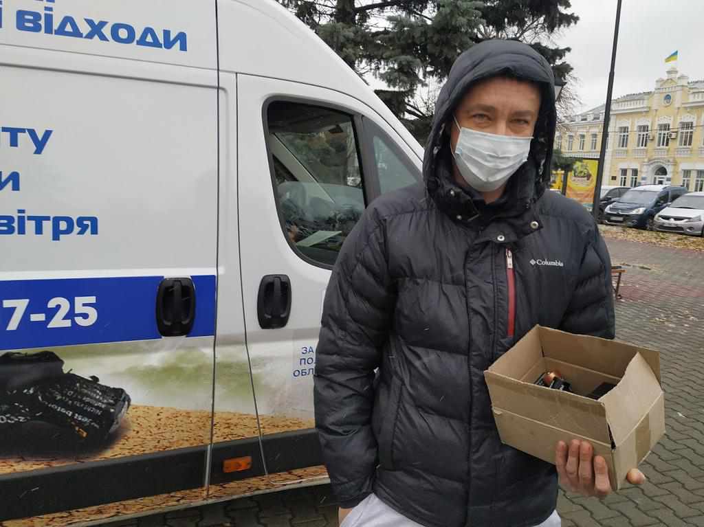 Миргородці здали небезпечні відходи екобусу