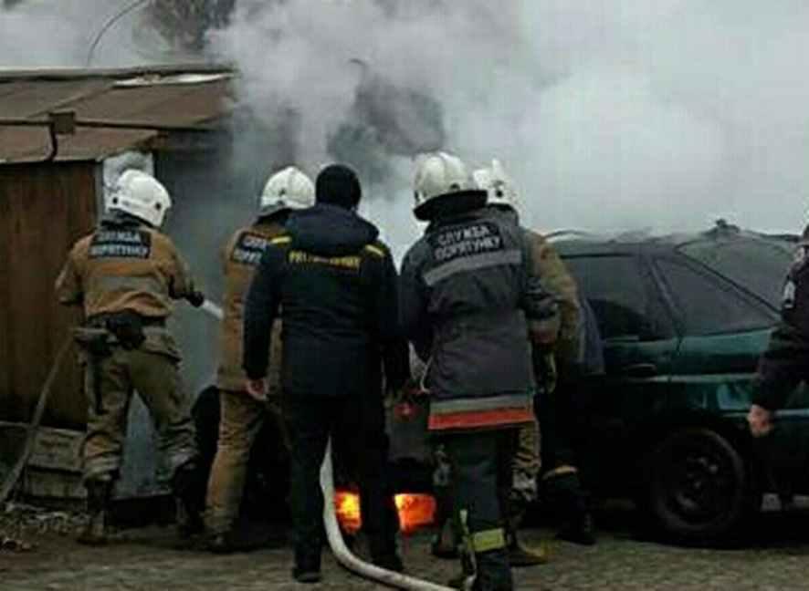 В одному з полтавських гаражів згорів Ford Escort