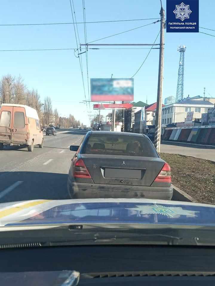 Патрульні у Полтаві зупинили нетверезого водія: чоловік намагався дати хабар