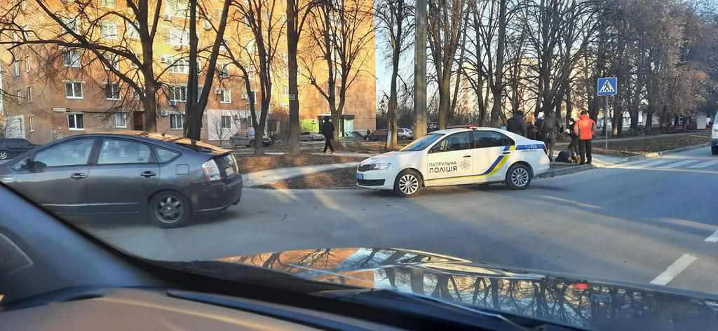 У Полтаві Toyota Prius на пішохідному переході збив дівчину. ФОТО 