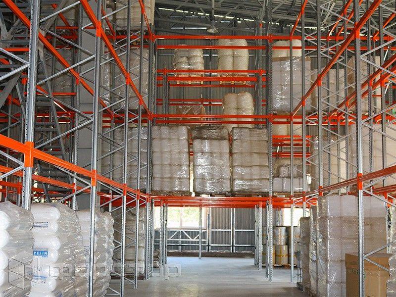 Металеві стелажі: різновиди та причини популярності