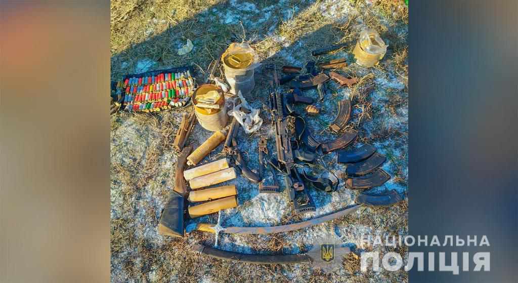На Полтавщині в чоловіка виявили схованку із запасом зброї