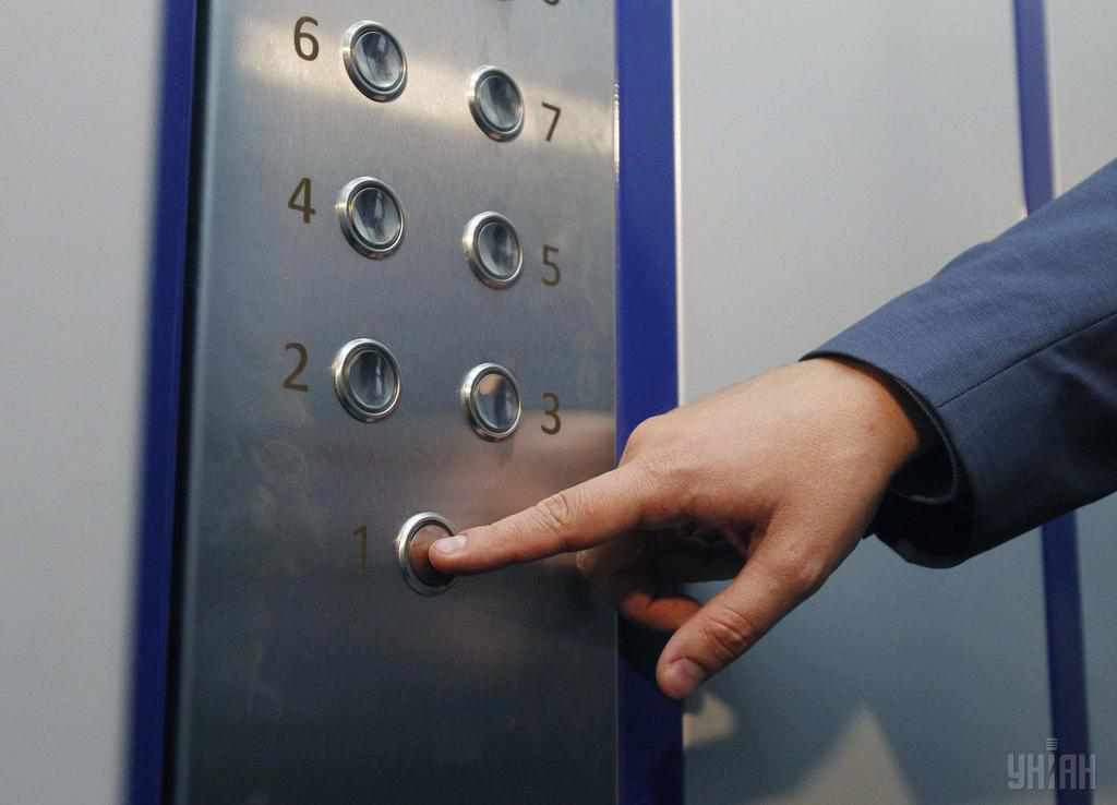 У Полтаві в багатоповерхівці через борги планують відключити ліфт. ВІДЕО