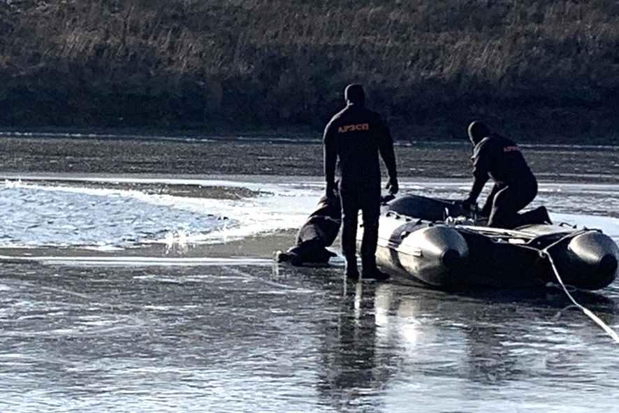 На Полтавщині двоє чоловіків провалилися під кригу: їхні тіла шукали водолази