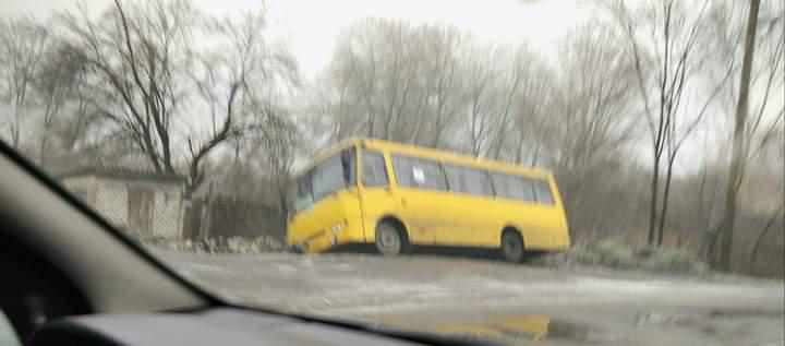 На Полтавщині автобус з'їхав у кювет