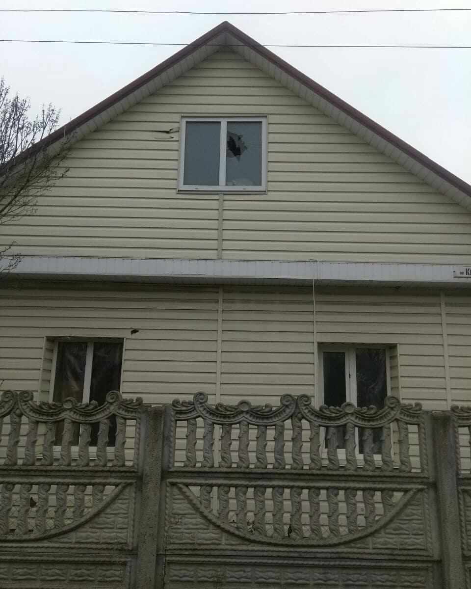 На Полтавщині невідомі побили вікна в будинку депутатки 