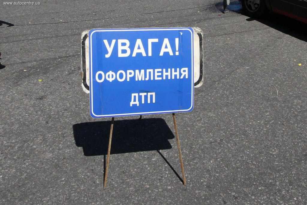 На Полтавщині автомобіль врізався в електроопору: водій загинув на місці