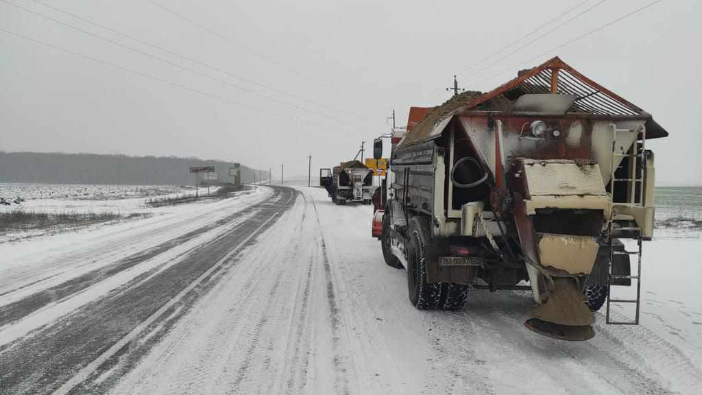 Сніг на Полтавщині: яка ситуація на дорогах області 