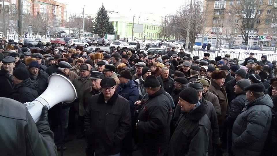 Військові пенсіонери у Полтаві вийшли на мітинг – вимагають перерахунку пенсій