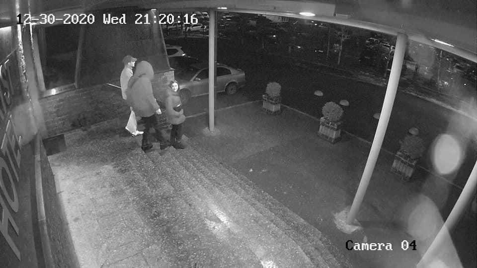 У Полтаві підлітки обписали готель: за розваги розшукує поліція. ФОТО, ВІДЕО