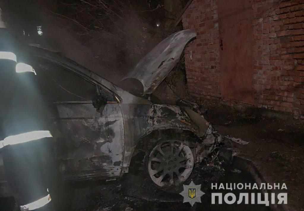У Кременчуці 62-річному чоловіку спалили автомобіль «Honda CR-V»: поліція шукає свідків