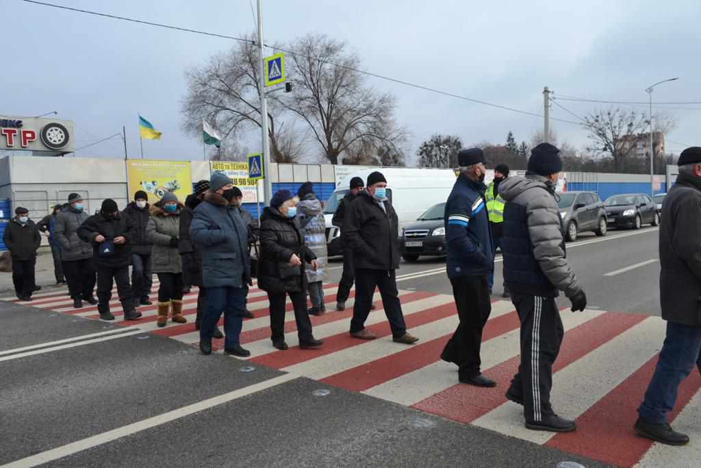У Полтаві на годину перекрили рух автодорогою Київ-Харків. ФОТО