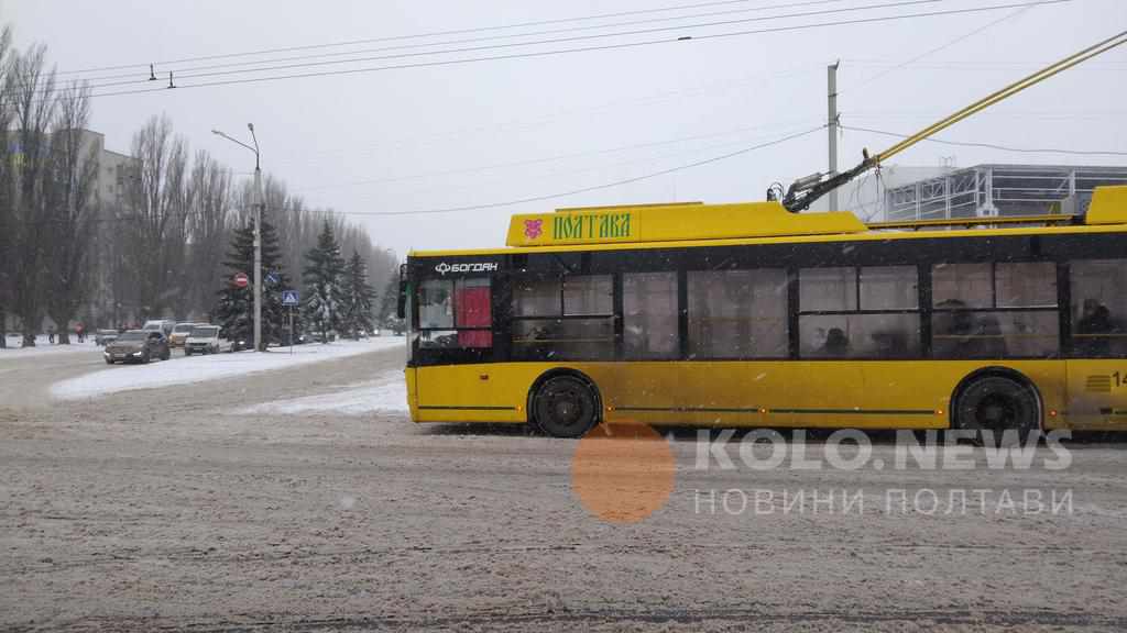 Як їздить транспорт у Полтаві під час снігопаду