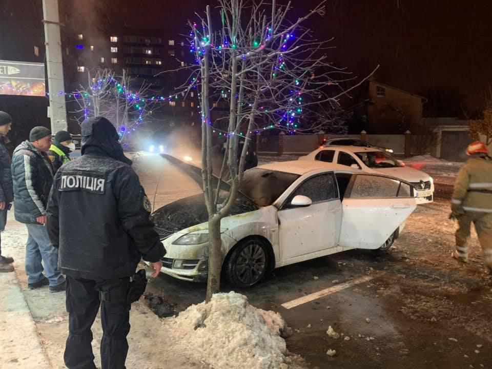 Депутату Полтавської міської ради спалили авто. ВІДЕО