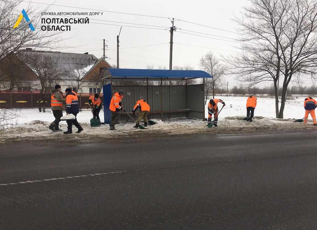 Більше сотні одиниць техніки та півтори сотні працівників ліквідовували наслідки снігопаду на Полтавщині