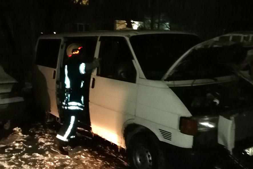 На Полтавщині загорівся мікроавтобус: чоловік отримав понад 70% опіків