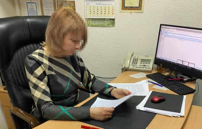 У Полтаві під час отримання хабара затримали начальницю управління обласної податкової 
