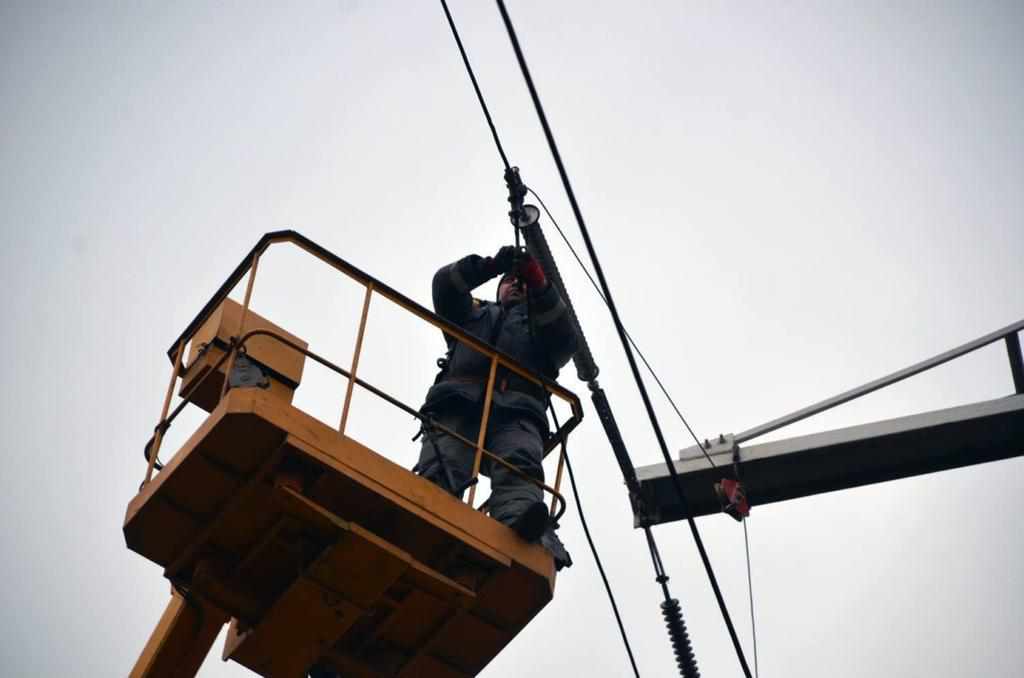 Через негоду до сотні сіл на Полтавщині без електрики: де найбільше та коли відновлять