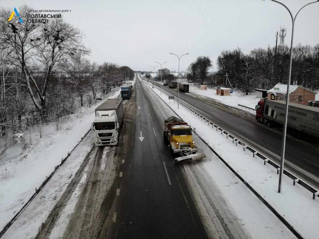Сніг на Полтавщині: можуть скасувати рейсовий транспорт