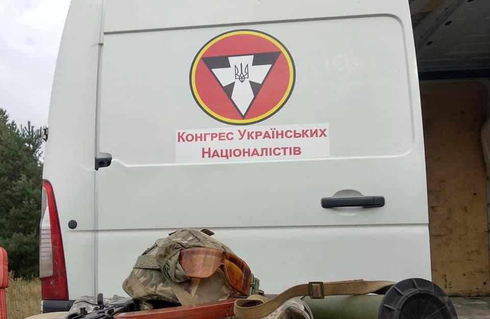 У полтавських націоналістів вкрали мікроавтобус. ФОТО