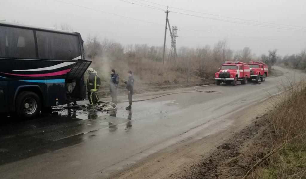 На Полтавщині під час руху загорівся шкільний автобус. ФОТО