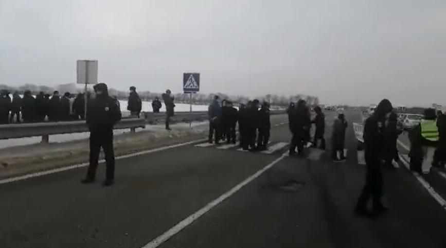 На Полтавщині мітингувальники перекривали автодорогу Київ-Харків