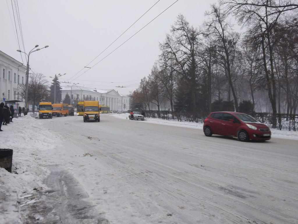 Сніг в Полтаві: яка ситуація на дорогах. ФОТО