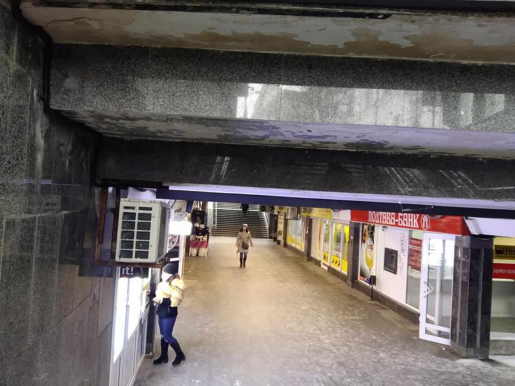Перехід у центрі Полтави, який ремонтували два роки тому, знову треба ремонтувати. ФОТО