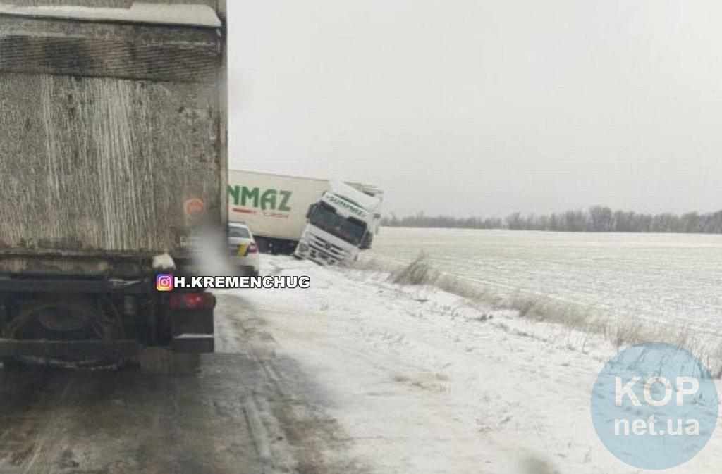 На Полтавщині вантажівка злетіла з траси