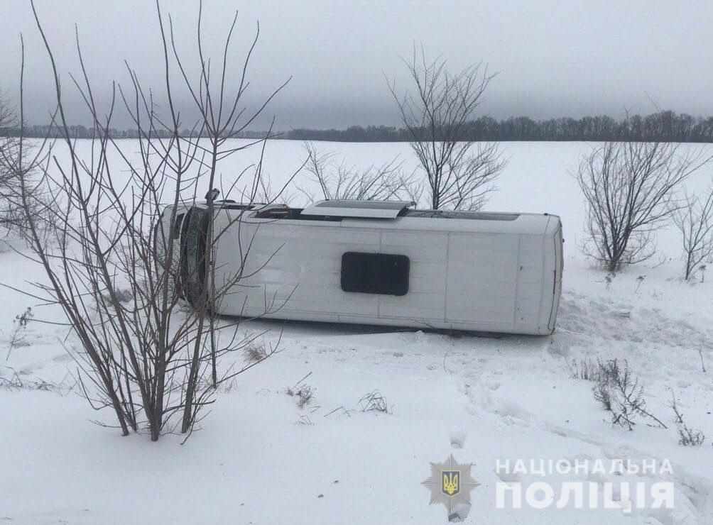 На Полтавщині перекинувся автобус із 10 пасажирами