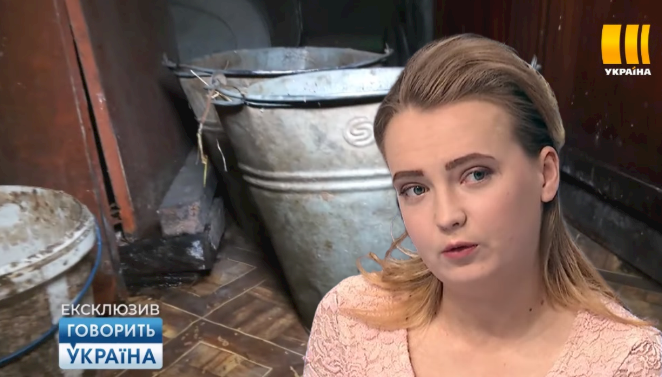 На Полтавщині 20-річна дівчина народила дитину у відро з нечистотами. ВІДЕО