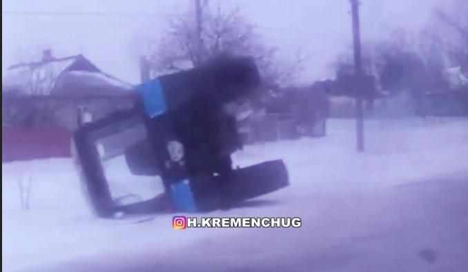 ДТП на Полтавщині: не розминулися трактор та мікроавтобус