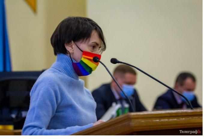 На Полтавщині депутатку з ЄС хочуть відкликати через ЛГБТ-маску 