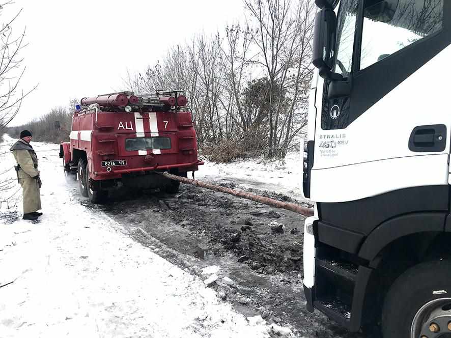 Через негоду на автошляхах Полтавщини застрягли три вантажівки та два рейсові автобуси: на допомогу прийшли рятувальники