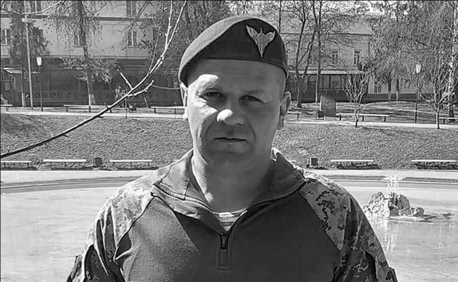 Із загиблим на війні полтавцем Олександром Глушком попрощаються на площі перед ОДА