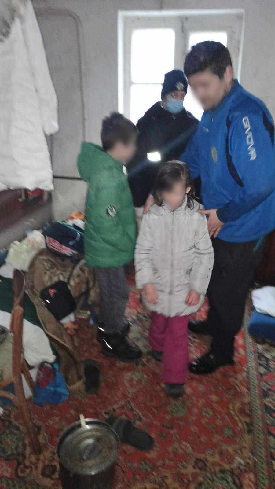 Пішла з дому, залишивши малечу на 2 доби: на Полтавщині рятували дітей від холоду і голоду 
