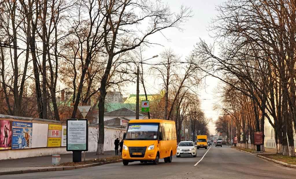 У Полтаві поки водії влаштовували розбірки на зупинці, маршрутка рушила з пасажирами