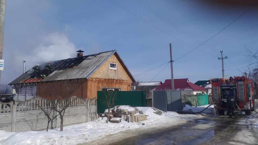 У Полтаві чоловік отримав опіки обличчя в пожежі. ВІДЕО