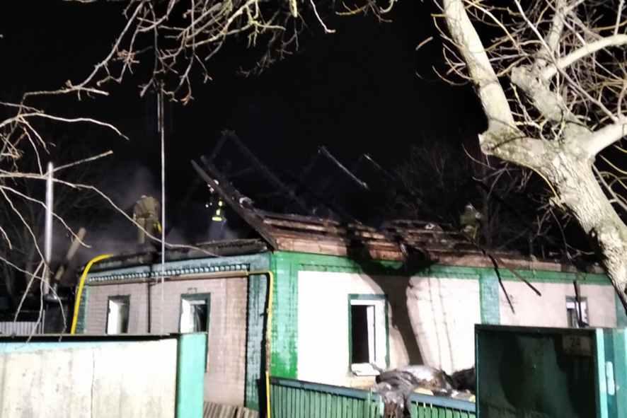 Під Полтавою горів приватний будинок: вогонь повністю знищив дах. ФОТО