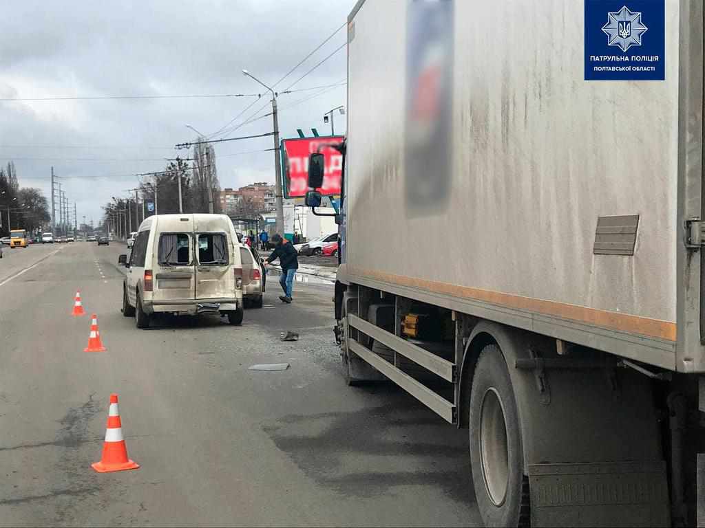 У Полтаві на Зіньківській сталася потрійна ДТП