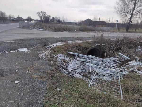 На Полтавщині невідомі вкрали два десятки дорожніх знаків. ФОТО